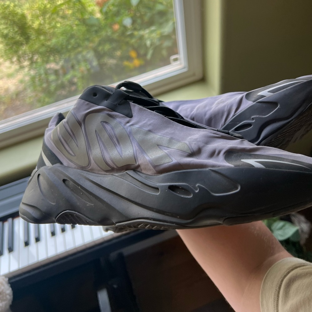 Mens Yeezy Boost 700 MNVN 'Geode'